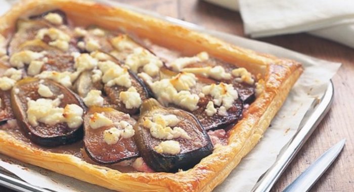 Пирог с козьим сыром и инжиром