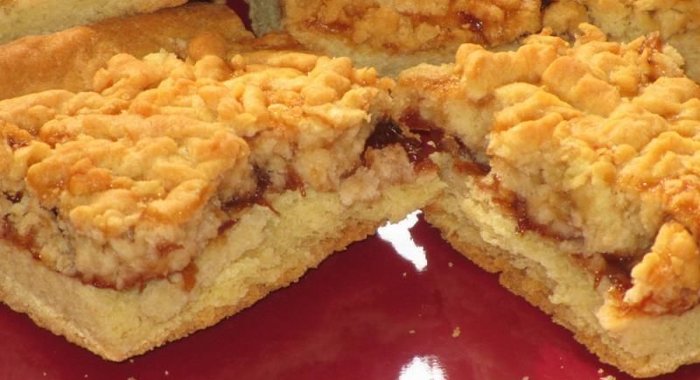 песочный тертый пирог с вареньем на маргарине