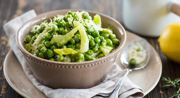 Гарнир из сельдерея и зеленого горошка