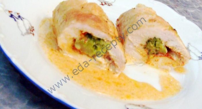 Роллы из курицы с брокколи и сыром