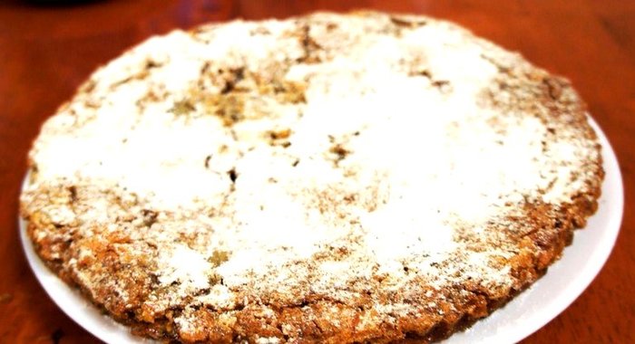 Фруктовый пирог с орехами