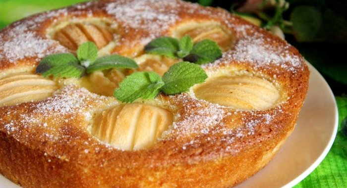 Кукурузно - манный пирог с грушами