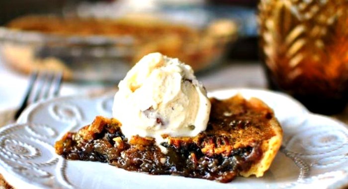 Шоколадный пирог с орехами пекан