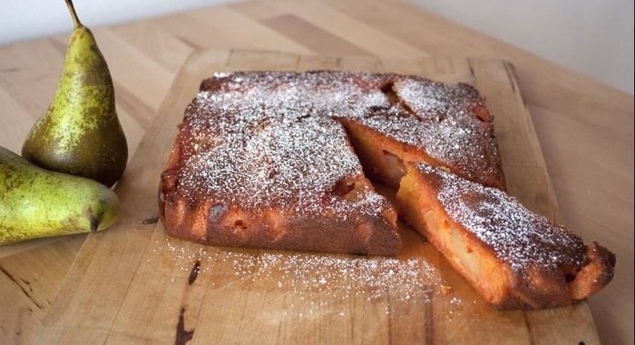 Манник со свекольным соком и пьяной грушей