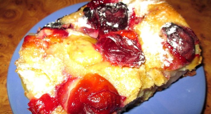 Пирог с яблоками и сливами