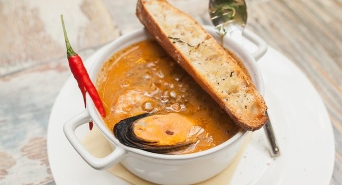 Суп из чечевицы и даров моря