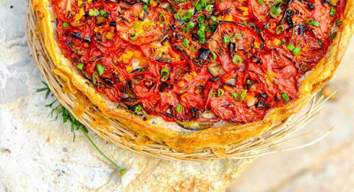 Летний пирог с помидорами от Ники Белоцерковской