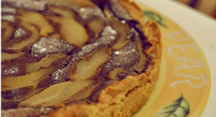 Грушевый пирог с шоколадным заварным кремом на творожном тесте