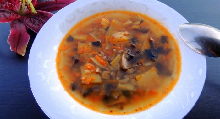 Суп с гречкой и шампиньонами