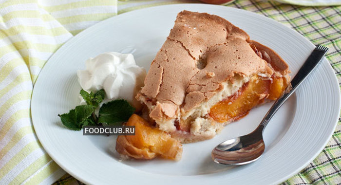 Пирог с персиками