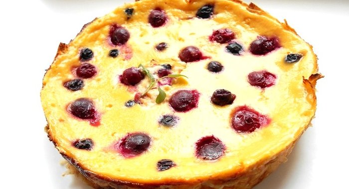 Слоеный пирог с ягодами