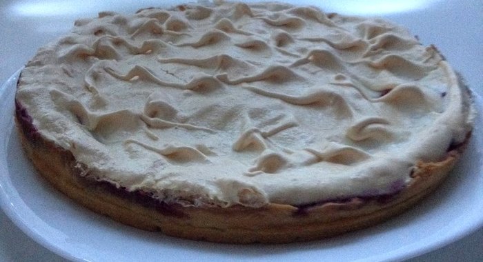 Клюквенный пирог с меренгами