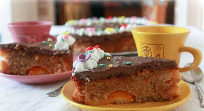 Пирог со свежими абрикосами и шоколадно-банановым кремом