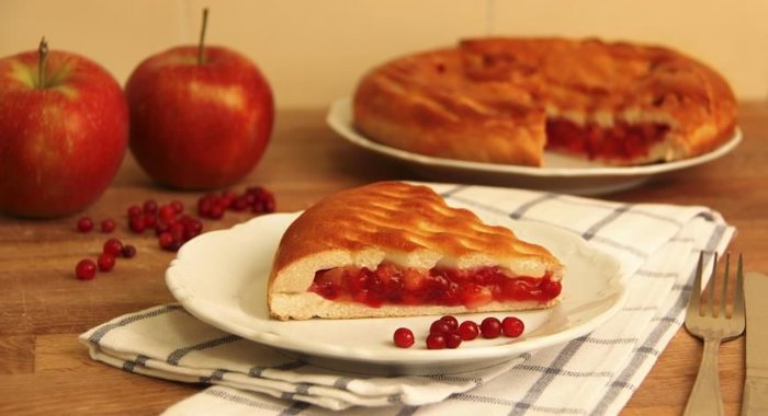 ПИРОГ С БРУСНИКОЙ И ЯБЛОКАМИ ОТ ОКЕЙ