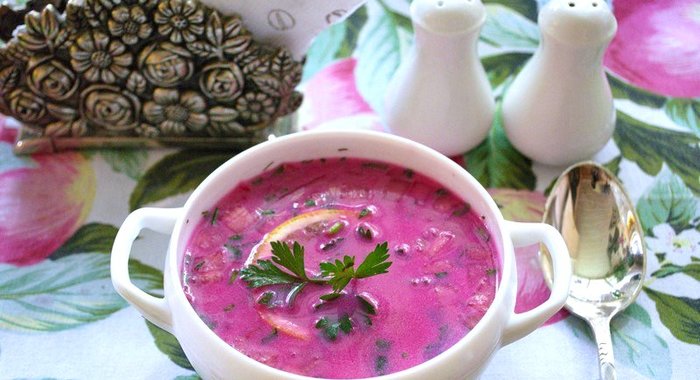 Холодный свекольный суп с курицей