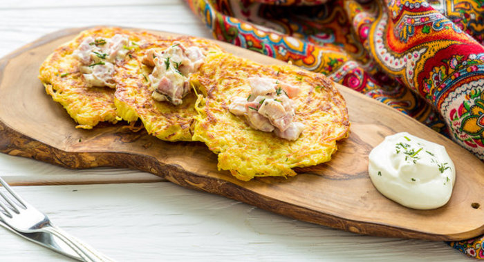 Картофельные драники с сыром и ветчиной