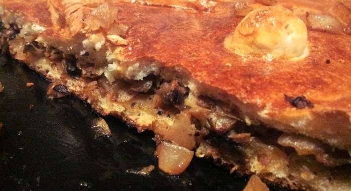 Слоеный пирог с капустой и грибами