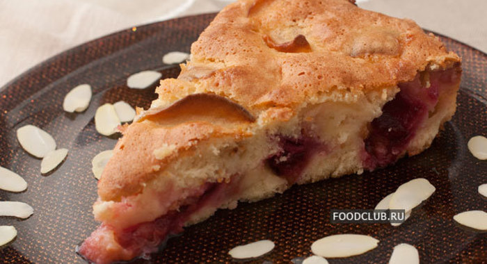 Пирог с яблоками и сливами