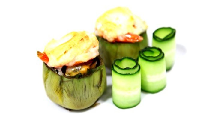 Артишоки, фаршированные мидиями и креветками, под шапкой из козьего сыра