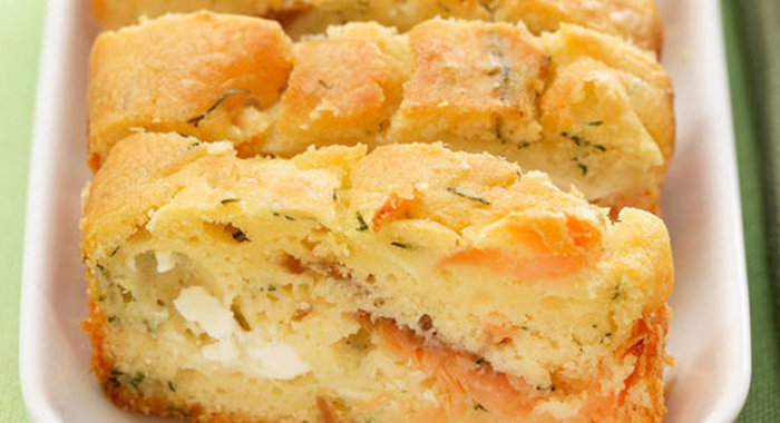 Пирог с моцареллой и семгой