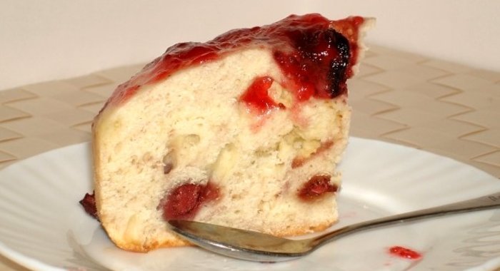 Пирог с ягодами в мультиварке