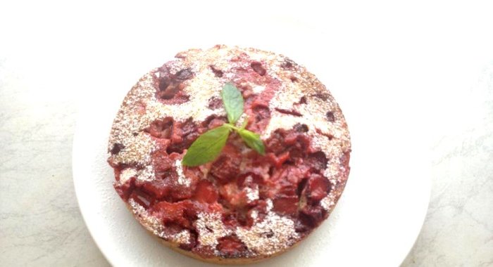 Пирог с клубникой