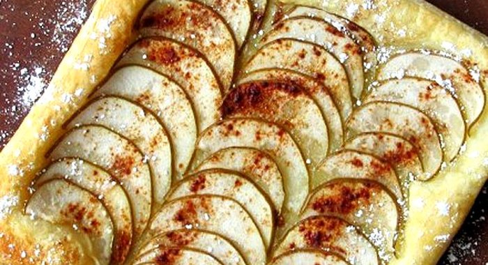 Слоеный пирог с грушей