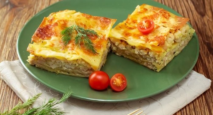 Лазанья с индейкой и соусом песто