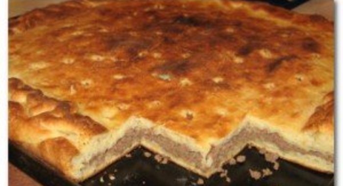 Слоеный пирог с фаршем
