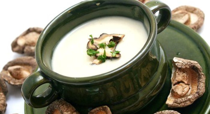 Яичный суп из грибов шиитаке