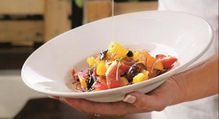 Кастильский салат из апельсинов с хамоном серрано