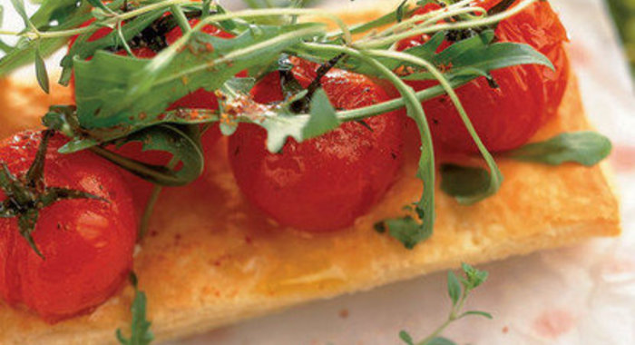 Пирог с помидорами и пряными травами