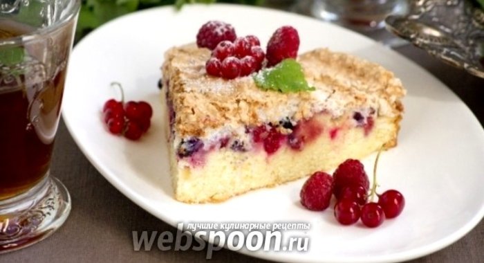 Пирог с ягодами и безе