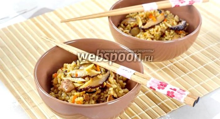 Рис с овощами и курицей гомоку гохан