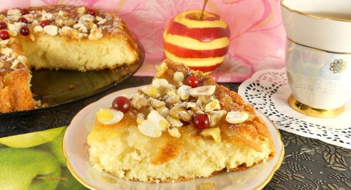Сметанный пирог с яблоками