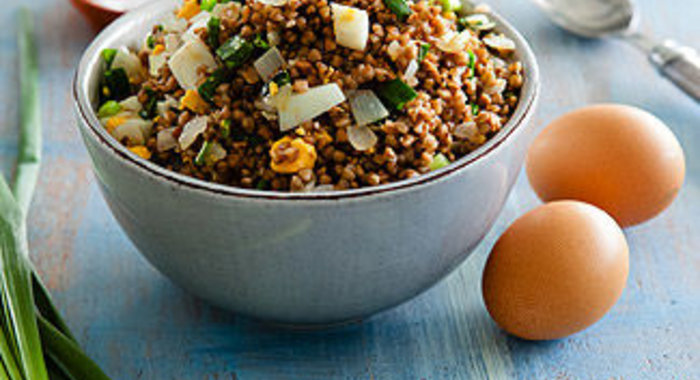 Гречка с луком и яйцами в мультиварке