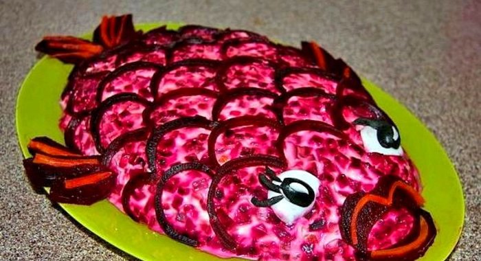 Селедка под шубой в виде рыбы