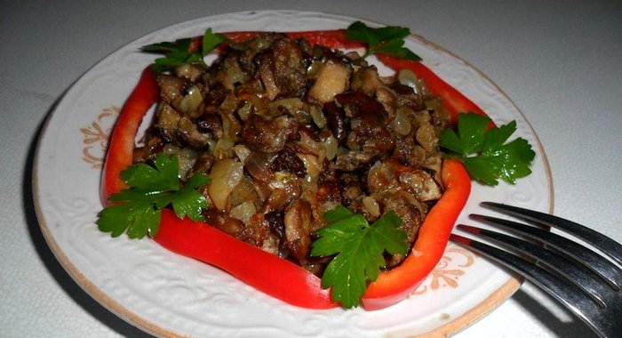 Белые грибы жареные с луком