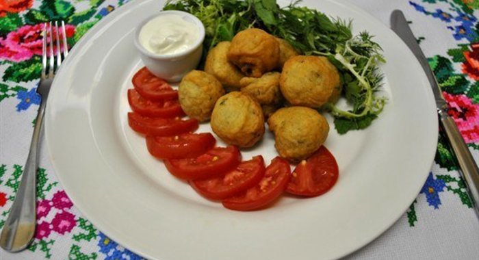 Грибы в кляре со сметаной