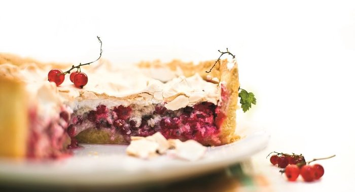 Пирог с красной смородиной