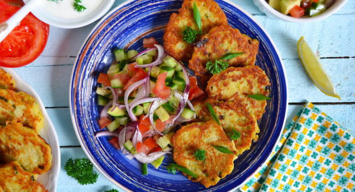 Картофельные драники с морковью и шпинатом