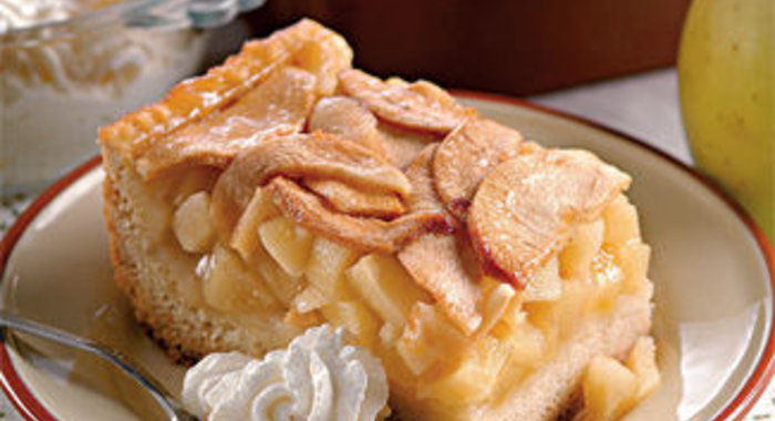 Яблочный пирог с винным кремом