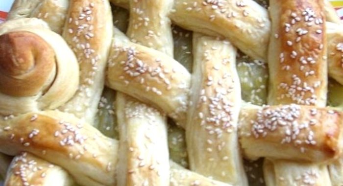 Ревеневый пирог из слоеного теста