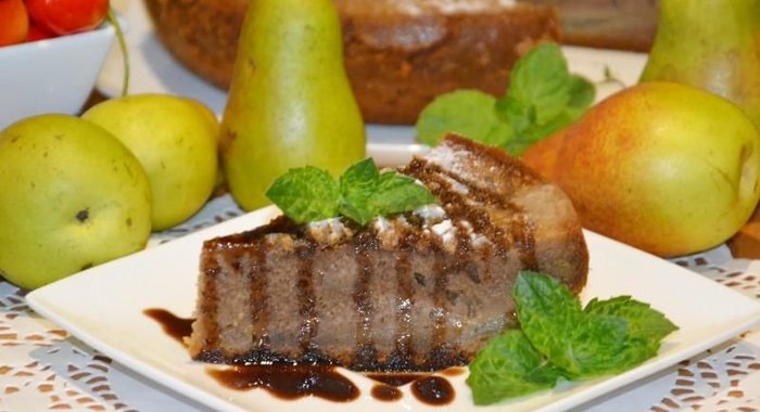 Шоколадный пирог с грушами в мультиварке