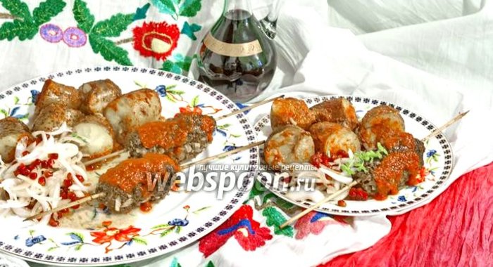 Кюфта-кебаб с луково-гранатовым салатом