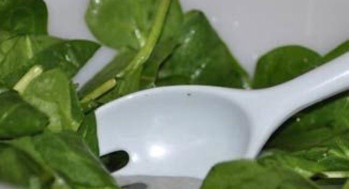 Простой шпинатный салат