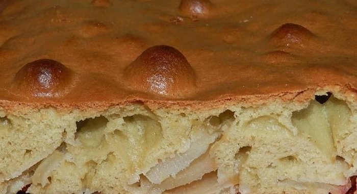 Пирог с яблоками и сметаной
