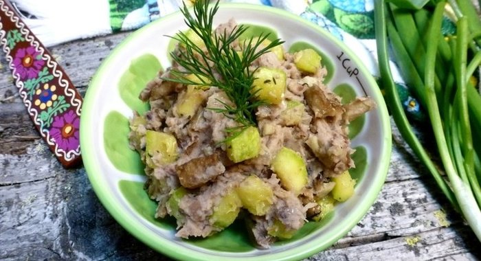 Фасолевый дип с кабачками и вешенками