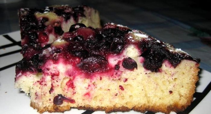 Пирог со смородиной в мультиварке