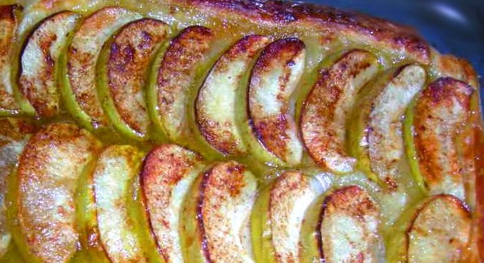 Слоеное дрожжевое тесто с яблоками